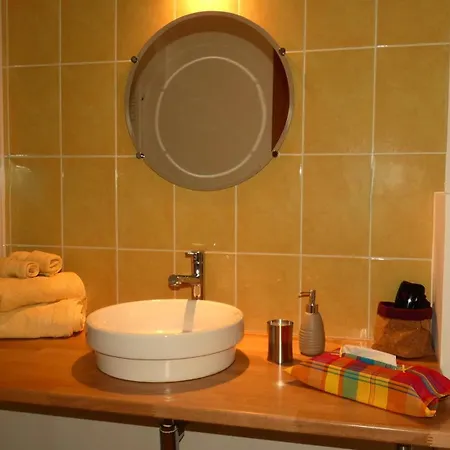 Plaine Et Colline Et Table D'hotes Isere Frühstückspension *