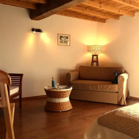 Plaine Et Colline Et Table D'hotes Isere Bed & Breakfast *