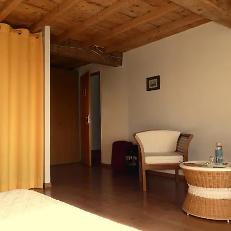 Plaine Et Colline Et Table D'hotes Isere Bed & Breakfast Gillonnay