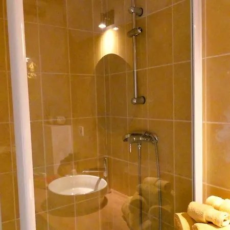 Bed & Breakfast Plaine Et Colline Et Table D'hotes Isere Gillonnay