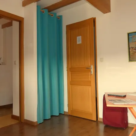 Plaine Et Colline Et Table D'hotes Isere Bed & Breakfast