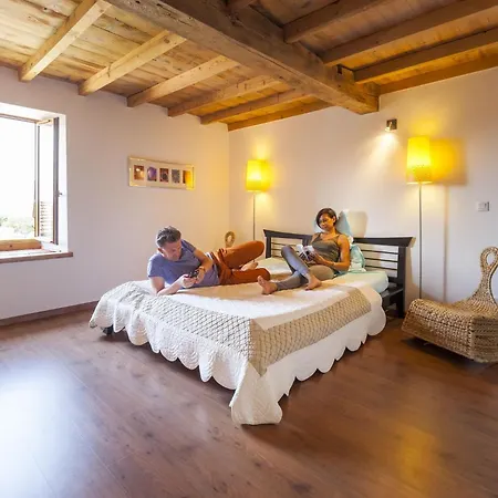 Plaine Et Colline Et Table D'hôtes Isère 3*