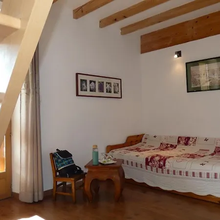 Oda ve Kahvaltı Plaine Et Colline Et Tables D'hotes Isere